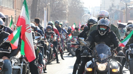 (FOTO) Festeggiamenti della Rviolazione islamica a Orumieh - 1
