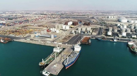 “波斯湾” 石油港口进出口增长