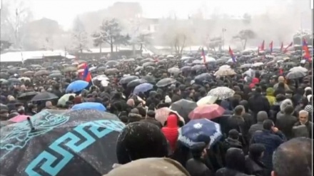 Ermenistan'da Paşinyan Karşıtı Gösteriler Yeniden Başladı