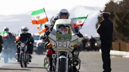 今年のイラン全国で革命勝利記念日行進、バイクや自動車を使って実施　