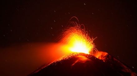 Сицилияда Этна вулқони уйғонди (фотожамланма)