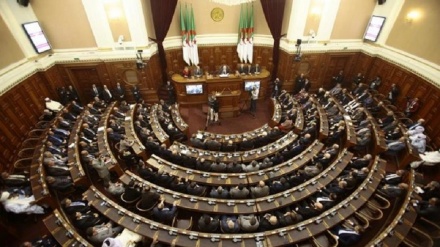 Bunge la Algeria lavunjwa; rais aitisha uchaguzi