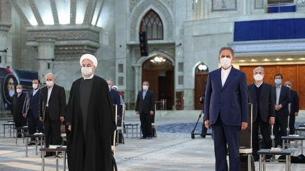 (FOTO) Governo Rohani giura fedeltà alla Rivoluzione islamica