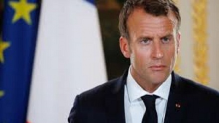 Francia: quando Macron diventa 'ombrellino' all'Eliseo 