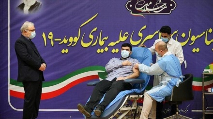 בנו של שר הבריאות הוא הראשון שקיבל את החיסון הרוסי