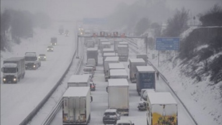 オランダとドイツで、大雪と厳しい冷え込みにより市民生活は麻痺状態