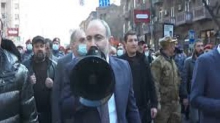 (FOTO) Armenia, premier ha licenziato capo dello Stato Maggiore