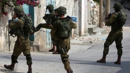 犹太复国主义军士逮捕了两名哈马斯领导人