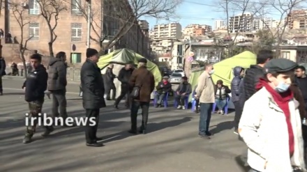 Ermenistan'da darbe girişimi ardından iktidar ve muhalefet kanadı mitingler düzenledi