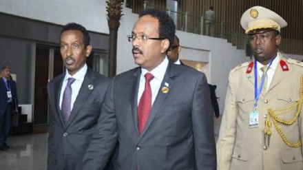 Somalia, l'opposizione dichiara il presidente illegittimo