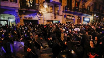 Policía española reprime protesta por rapero encarcelado(Fotos+Video)