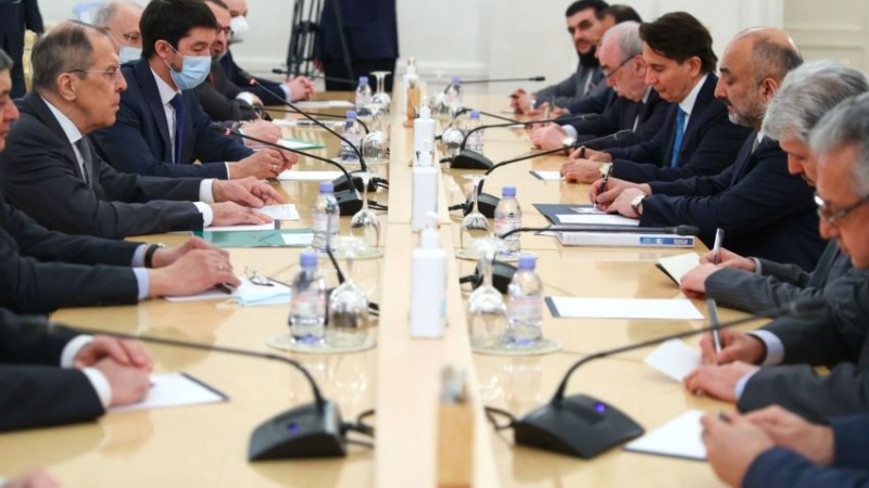 صلح افغانستان؛ محور رایزنی وزیر امور خارجه روسیه و حنیف اتمر
