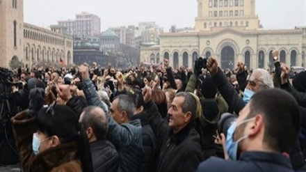 アルメニア首都で、同国首相の反対派によるデモ集会実施