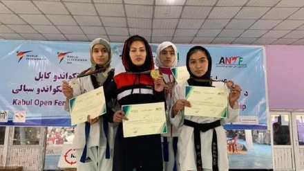 قهرمانی نرگس حسینی در رقابت‌های آزاد تکواندو در کابل