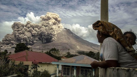 Shpërthen vullkani Sinabung në Indonezi