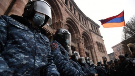 Арманистон армияси қўмондонини ишдан бўшатиш масаласи констициявий судга юборилади