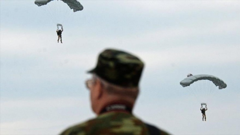 Paracaidistas rusos repelen ataque del enemigo simulado en Crimea