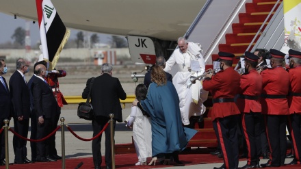 Papa Françesko arrin për vizitë në Irak