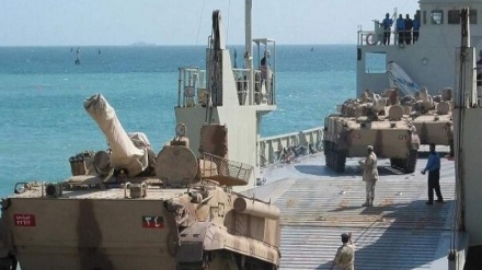 BAE Yemen'in Sokotra adasına yeni  askeri teçhizat gönderiyor