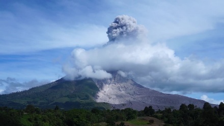 Fotos: La impresionante erupción del volcán Sinabung en Indonesia