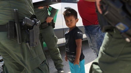米で移民の子ども1万8000人以上を拘束