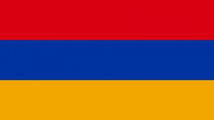 Armenia: proteste contro il primo ministro in un edificio governativo