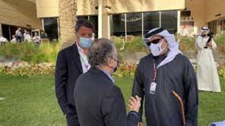 L'ex premier italiano in Bahrein. Scoppia le polemiche 