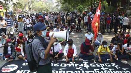 数万缅甸人逃往泰国