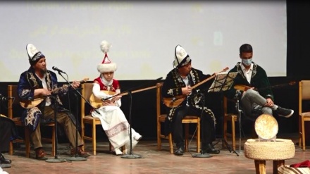 Penampilan Grup Musik Kazakh, Iran