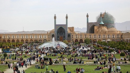 Liburan Nowruz, Alun-Alun Naqsh-e Jahaan Ramai Pengunjung
