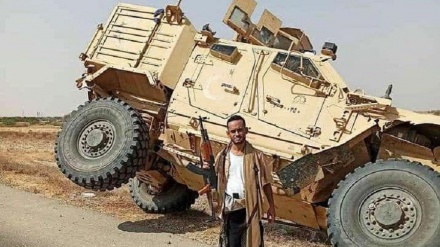 Fuerzas yemeníes se toman selfies con el botín de guerra de agresores