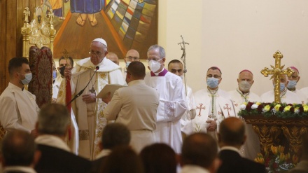 Papa zhvillohen ritale fetare në kishën Mar Jusef të Irakut