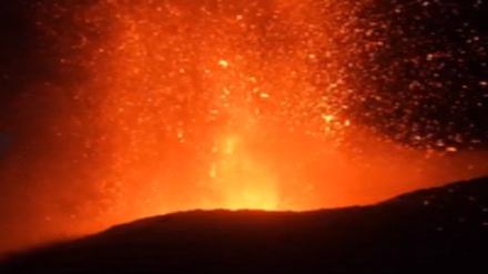 Италияда Этна вулқони яна отилиб чиқди (видео)