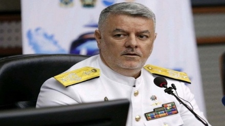 دریادار خانزادی: نیروی دریایی ارتش ایران به جدید ترین تجهیزات وموشک‌ها تجهیز شده است