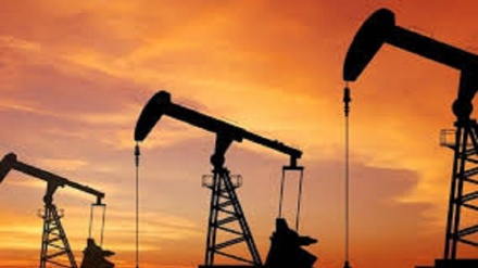 Petrolio: balzo a $ 70 al barile, prima volta da gennaio 2020
