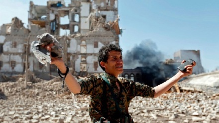 Attacchi aerei della coalizione saudita su Sanaa, Yemen