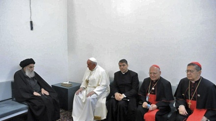 (FOTO) Iraq, l'incontro tra l'ayatollah Sistani e Papa Francesco