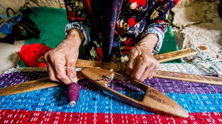 Thurja me dorë e shtrojave të ndryshme në Iran