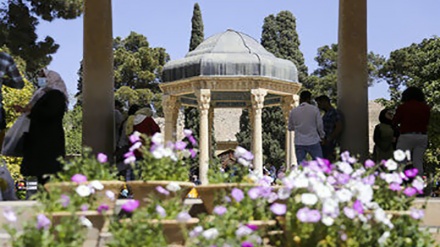 Nowruz à Chiraz 1400 : les gens se rassemblent au tombeau de Hafez