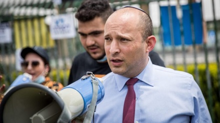 נתניהו ביטל את ביקורו מול ביתו של בנט; ימינה: הוא ברח