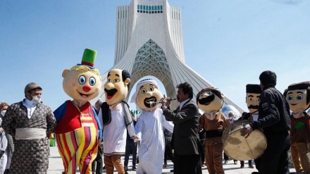 伊朗德黑兰举行波斯新年庆典，沉浸欢乐海洋（1）