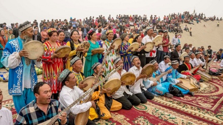 中国新彊ウイグル自治区で、ノウルーズの祝祭が大々的に開催