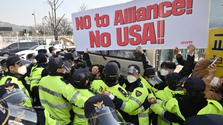 ঘনিষ্ঠ মিত্র দক্ষিণ কোরিয়াতেও বিক্ষোভের মুখে পড়লেন মার্কিন দুই মন্ত্রী