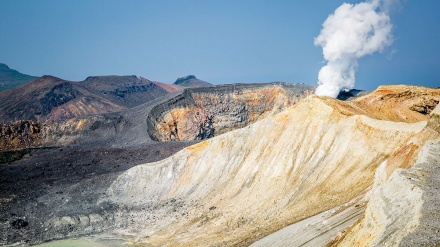 千島列島の火山が噴火　噴煙2500メートル