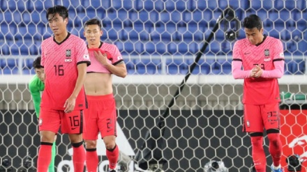 サッカー日韓戦で韓国代表ユニホームに日の丸、サッカー協会「国際的慣例」