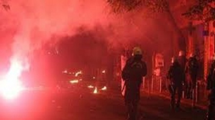 Grecia, pestaggio durante lockdown. L'opposizione reagisce