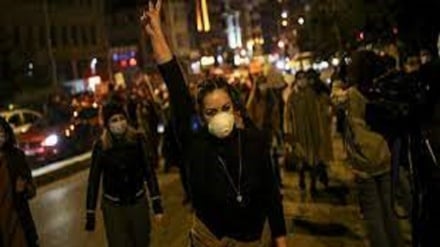 Turchia, la piazza sfida Erdogan sui diritti delle donne