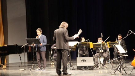 イラン人作家の著作「世界より広いこころ」の日本語によるコンサートが開催