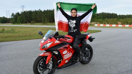 Femrat motoçikliste në Iran