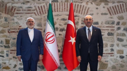 Zarif dhe Çavushoglu bisedojnë për zhvillimet në Siri dhe luftën kundër terrorizmit